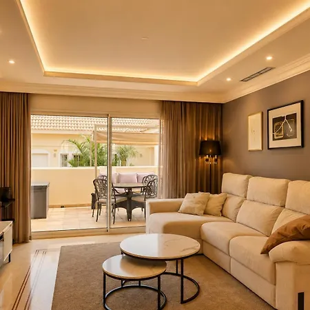 Aloha Hill Club Premium In - Pools, Restaurant, Gym, Wlan, Garage *