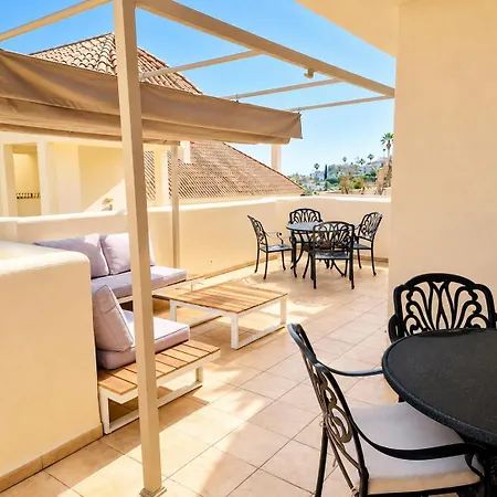 Aloha Hill Club Premium In - Pools, Restaurant, Gym, Wlan, Garage شقة *