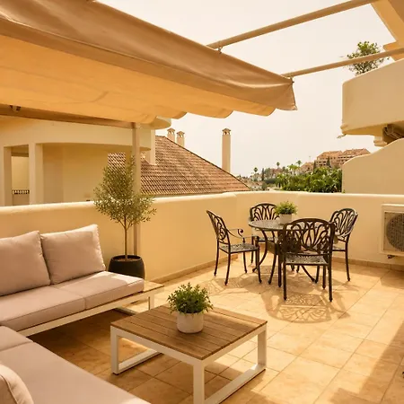 Aloha Hill Club Premium In - Pools, Restaurant, Gym, Wlan, Garage شقة *