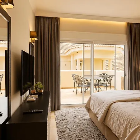 Aloha Hill Club Premium In - Pools, Restaurant, Gym, Wlan, Garage