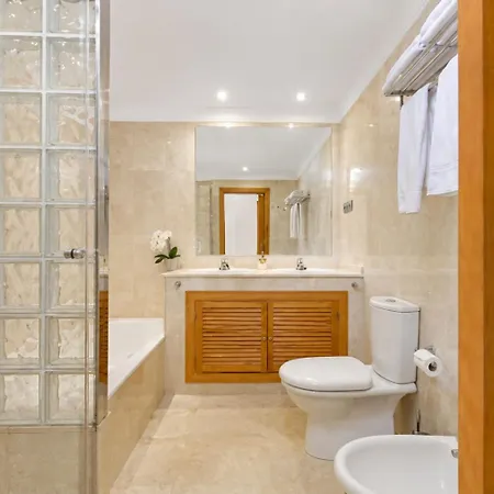Aloha Hill Club Premium In - Pools, Restaurant, Gym, Wlan, Garage *