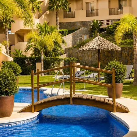 Aloha Hill Club Premium In - Pools, Restaurant, Gym, Wlan, Garage