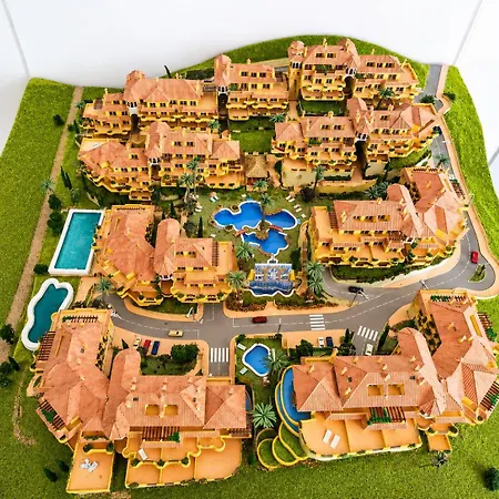 Aloha Hill Club Premium In - Pools, Restaurant, Gym, Wlan, Garage شقة *